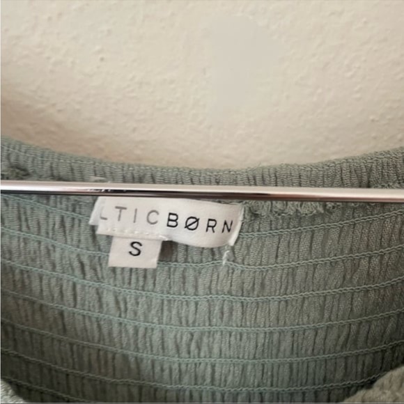 Baltic Born Lovell Smocked Midi Dress in Sage Green
Size Small - Picture 3 of 4